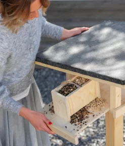 Dehner Natura Futterhaus Rofan, Natur, Inkl. Ständer, Ca. B84,3/H129,7/T84,3 Cm -Gartenbedarf Geschäft 6622872 6622898 6622906 6622922 WE MO 011 NVHRofanKarwendel